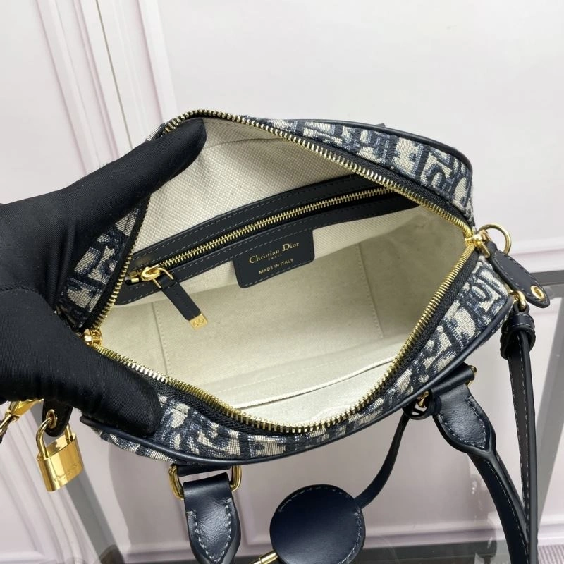Stylish Christian Dior Other Bags 70652