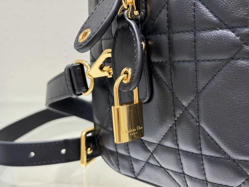 Vibrant Christian Dior Other Bags 70597