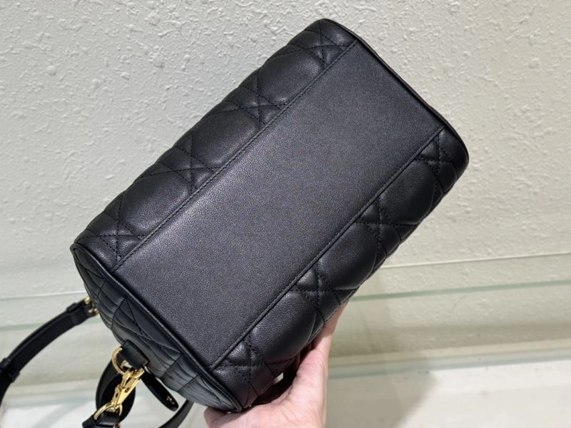 Vibrant Christian Dior Other Bags 70597