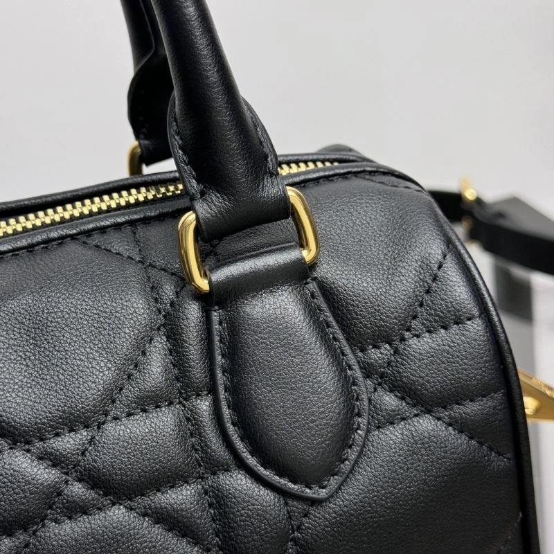 Elegant Christian Dior Other Bags 70585