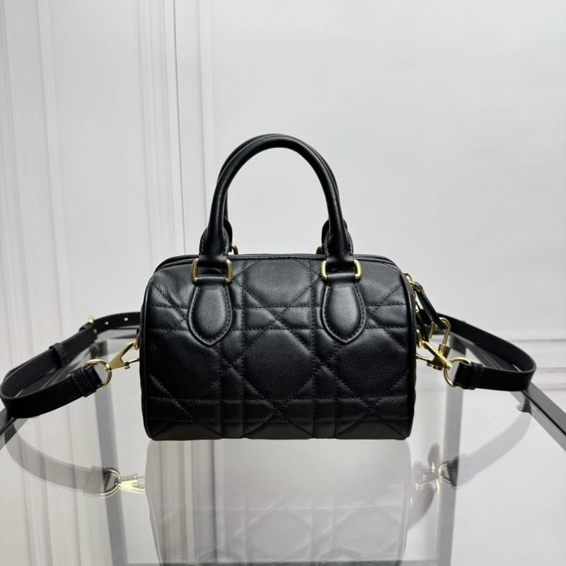 Elegant Christian Dior Other Bags 70585
