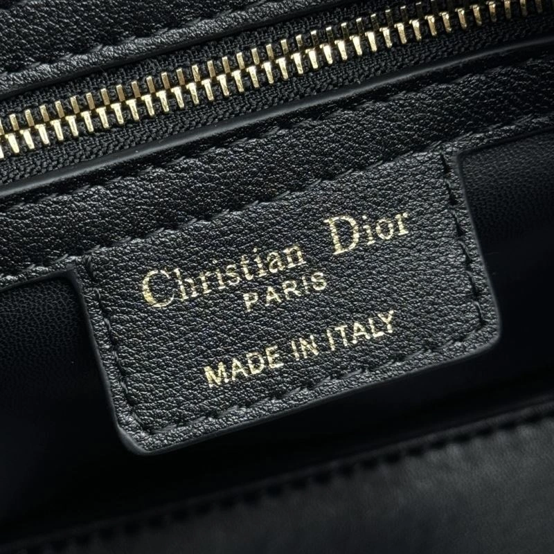 Elegant Christian Dior Other Bags 70585