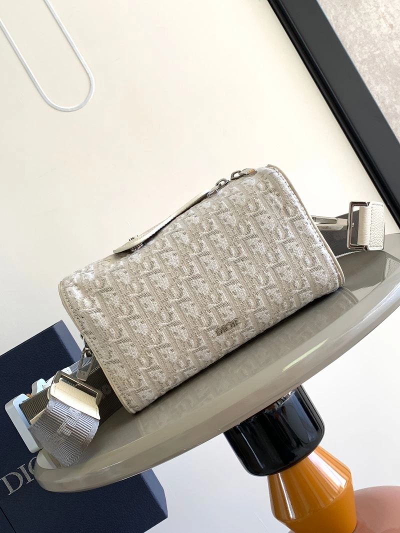 Snug Christian Dior Other Bags 77054