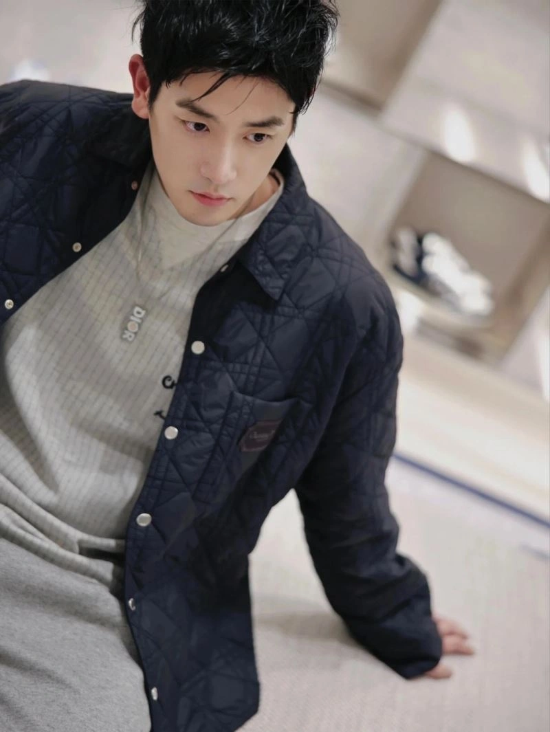 Efficient Christian Dior Outwear 117524
