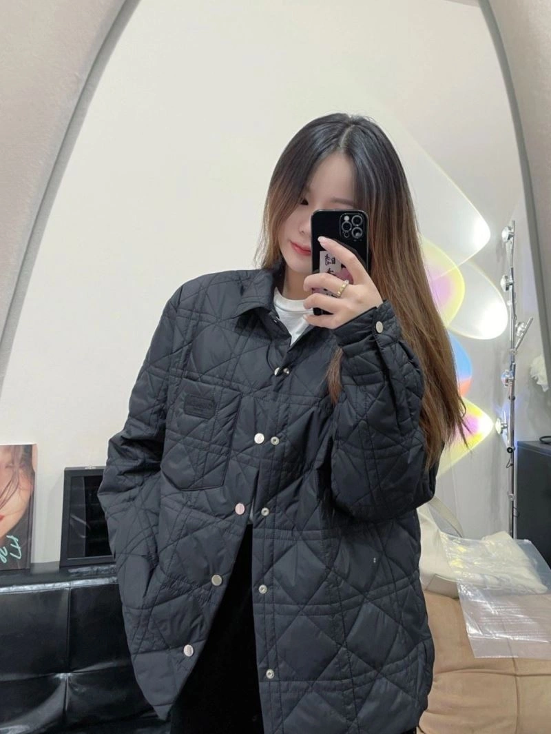 Efficient Christian Dior Outwear 117524