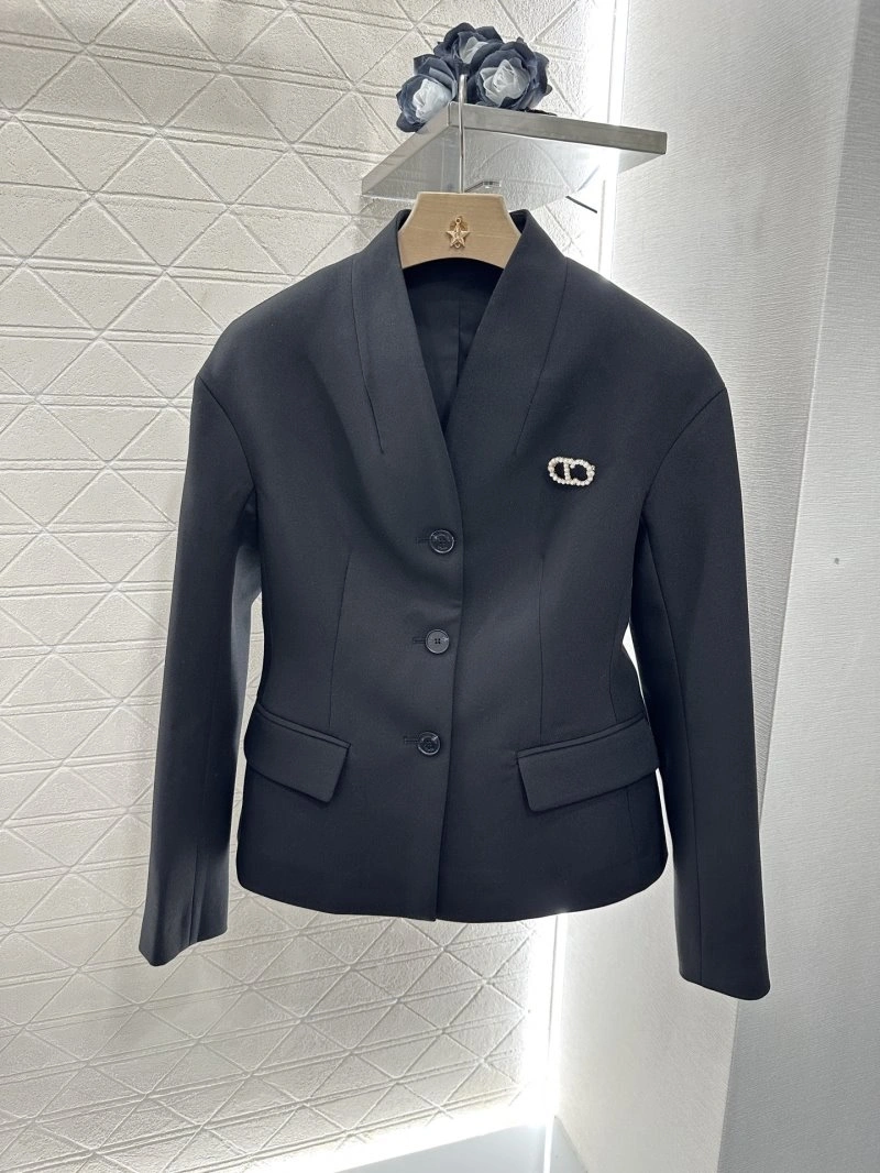 Stylish Christian Dior Outwear 112929