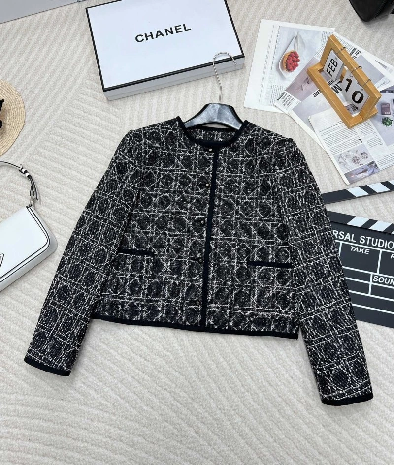Minimalist Christian Dior Outwear 112168