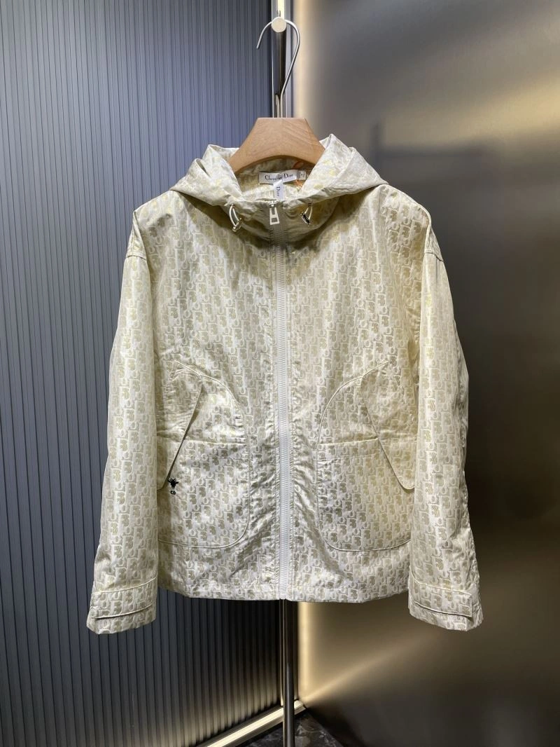 Bold Christian Dior Outwear 115770