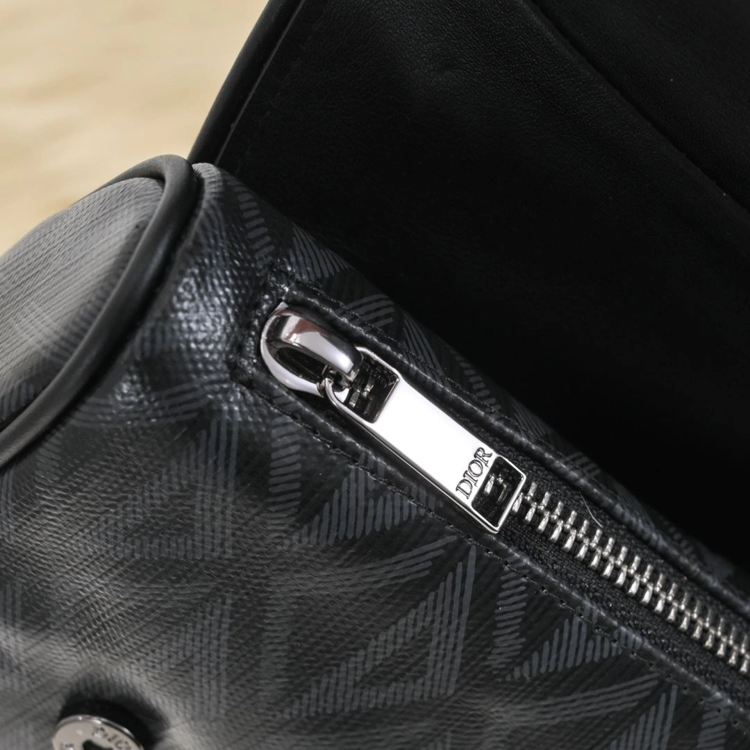 Minimalist Christian Dior Saddle bags 91226