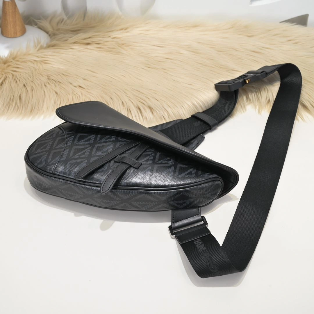 Minimalist Christian Dior Saddle bags 91226