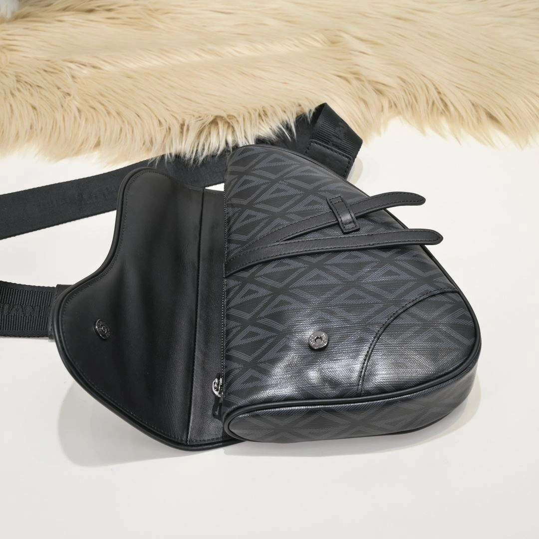 Minimalist Christian Dior Saddle bags 91226