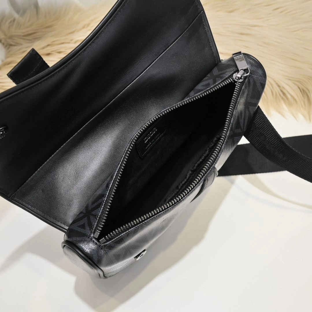 Minimalist Christian Dior Saddle bags 91226