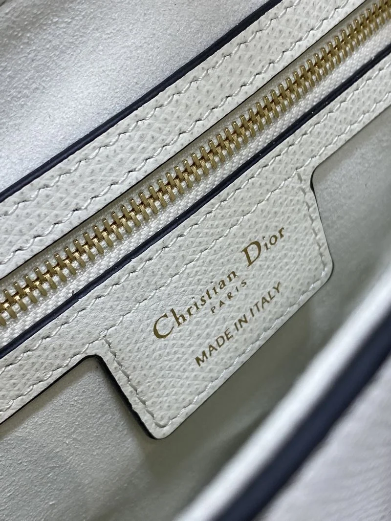 Timeless Christian Dior Saddle bags 47233