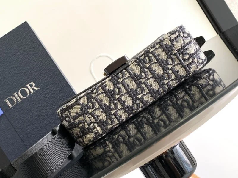 Fashionable Christian Dior Saddle bags 47172