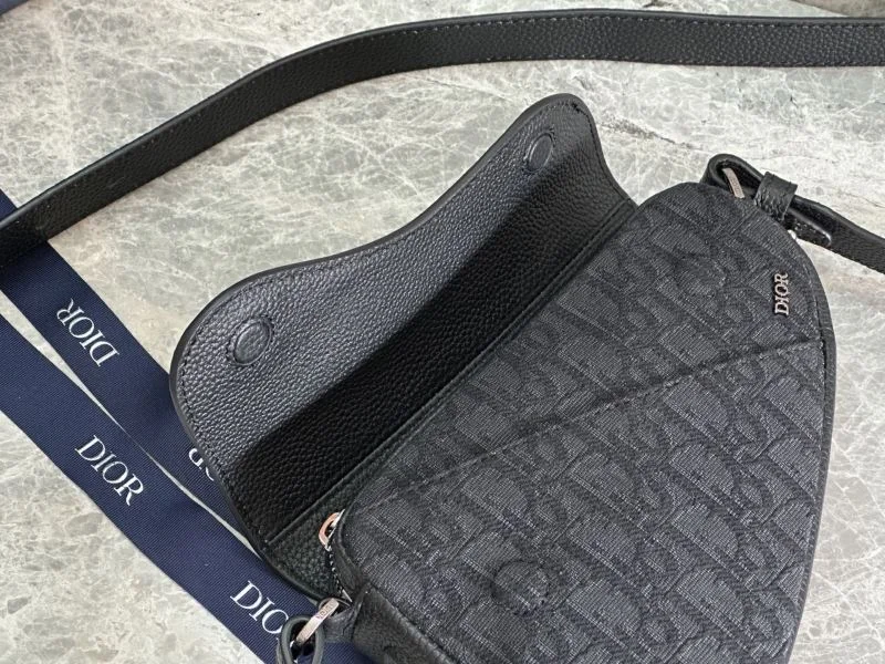 Minimalist Christian Dior Saddle bags 47163