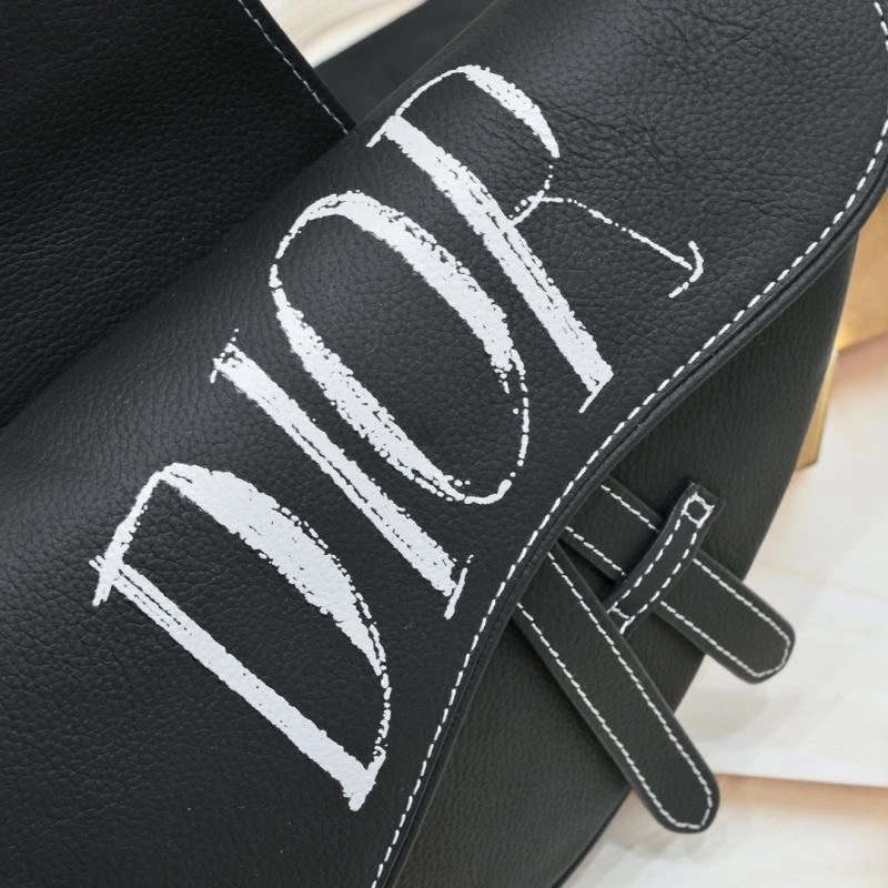 Timeless Christian Dior Saddle bags 85700