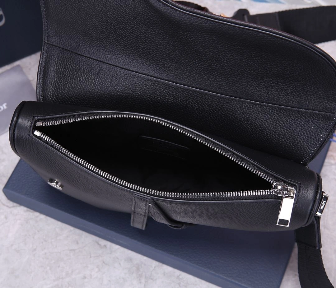 Sleek Christian Dior Saddle bags 92195