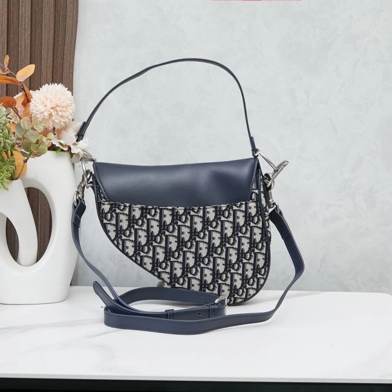 Minimalist Christian Dior Saddle bags 86210