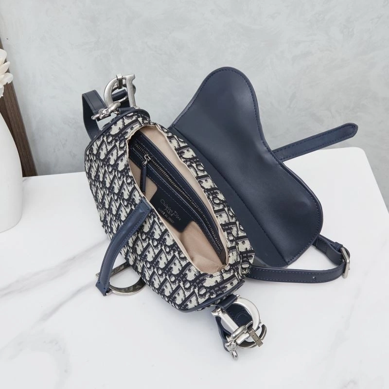 Minimalist Christian Dior Saddle bags 86210