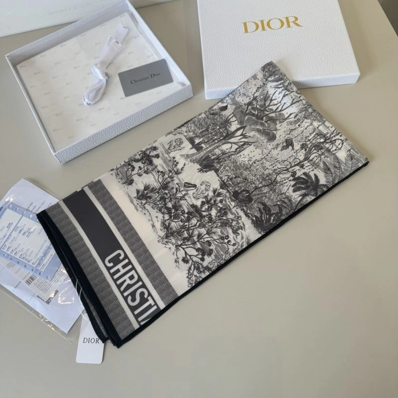 RelaxedFit Christian Dior Scarf 270744