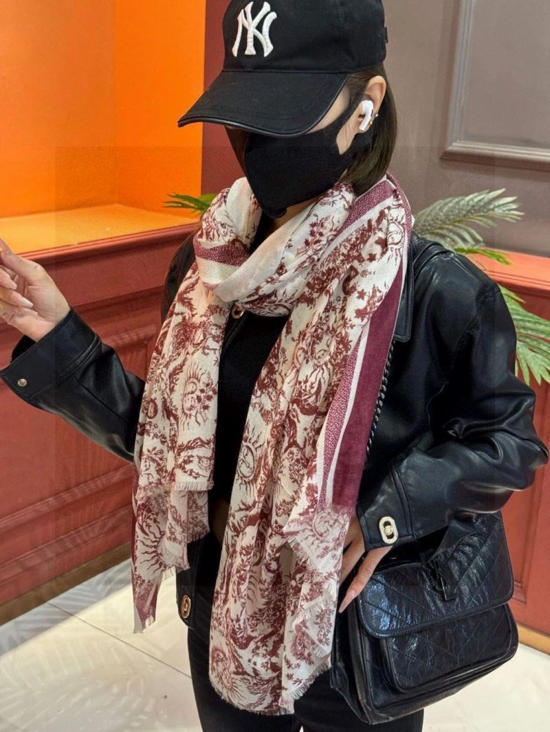 Compact Christian Dior Scarf 271094