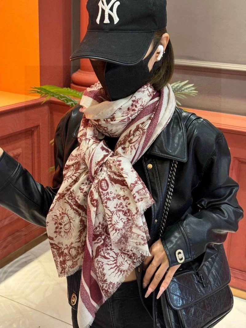 Compact Christian Dior Scarf 271094
