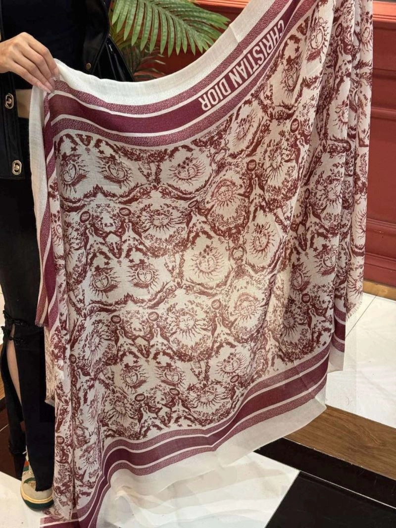 Compact Christian Dior Scarf 271094
