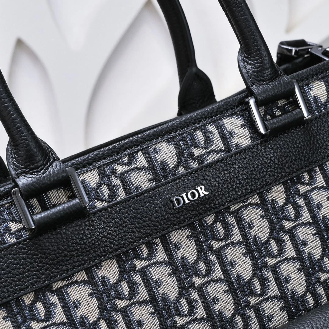 RelaxedFit Christian Dior Shopping Bags 91181