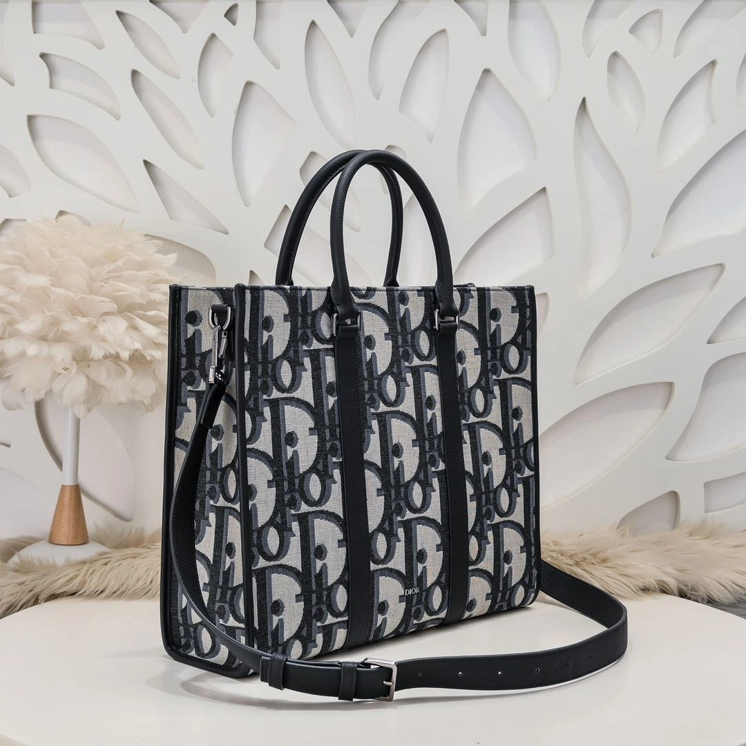 Christian Dior Shopping Bags UrbanChic 91245