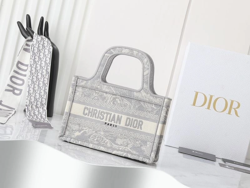 WellDesigned Christian Dior Shopping Bags 87736
