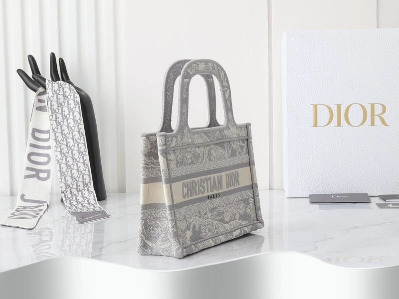 WellDesigned Christian Dior Shopping Bags 87736