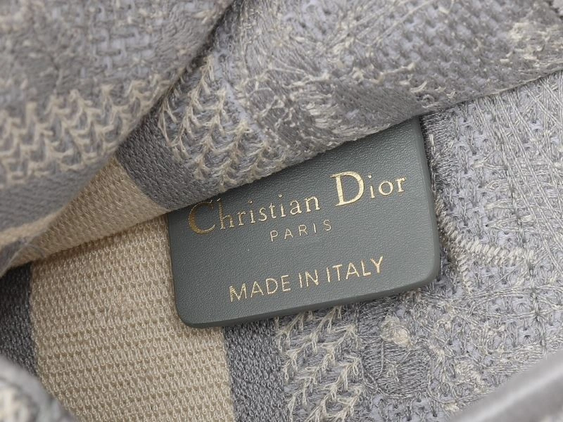 WellDesigned Christian Dior Shopping Bags 87736