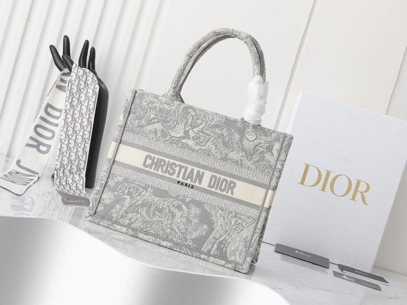 ModernLook Christian Dior Shopping Bags 87649