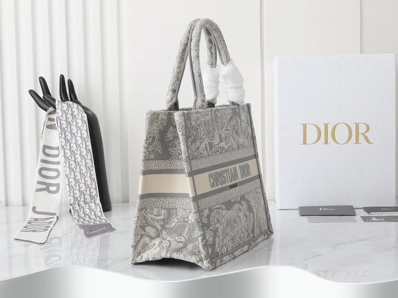 ModernLook Christian Dior Shopping Bags 87649