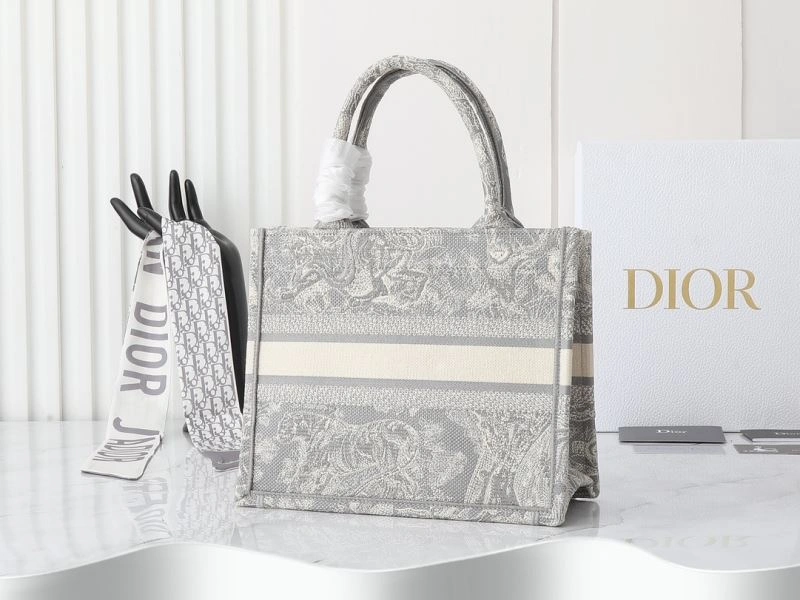 ModernLook Christian Dior Shopping Bags 87649