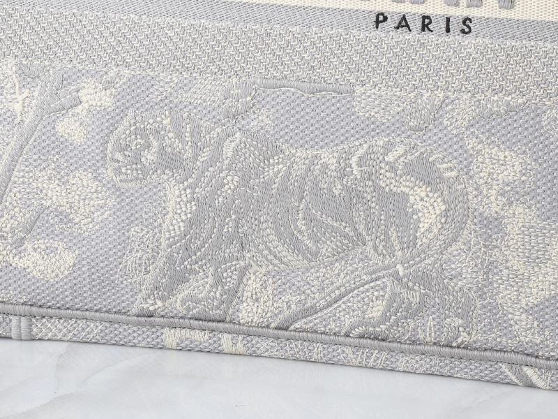 ModernLook Christian Dior Shopping Bags 87649