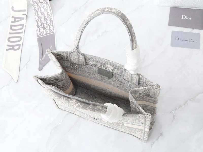 ModernLook Christian Dior Shopping Bags 87649