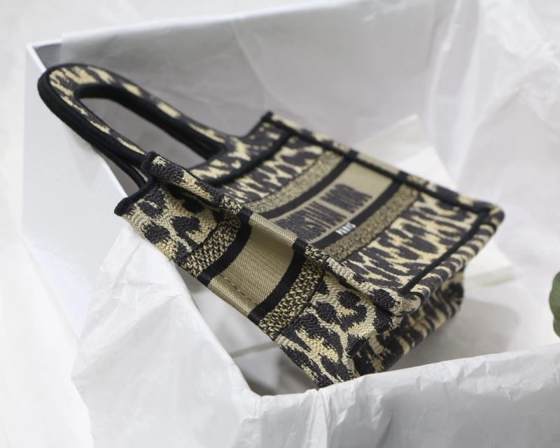 Versatile Christian Dior Shopping Bags 76261