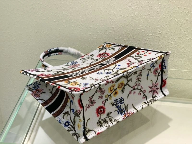 ModernLook Christian Dior Shopping Bags 76205