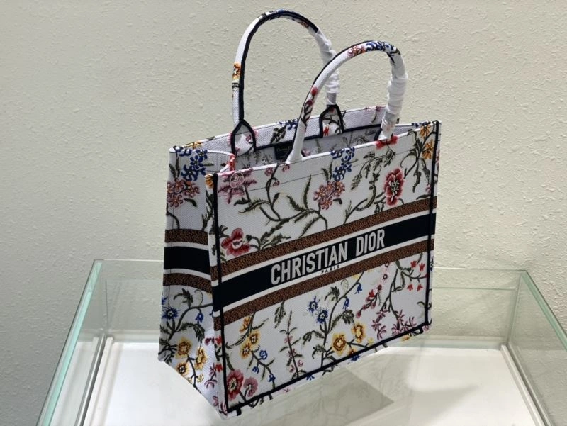 ModernLook Christian Dior Shopping Bags 76205