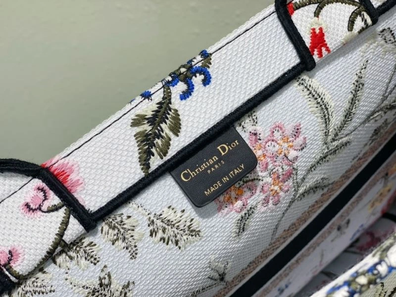 ModernLook Christian Dior Shopping Bags 76205