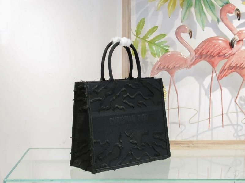 WellDesigned Christian Dior Shopping Bags 76221