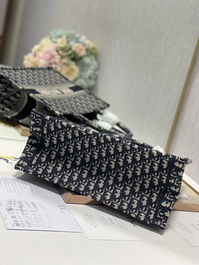 Elegant Christian Dior Shopping Bags 76200