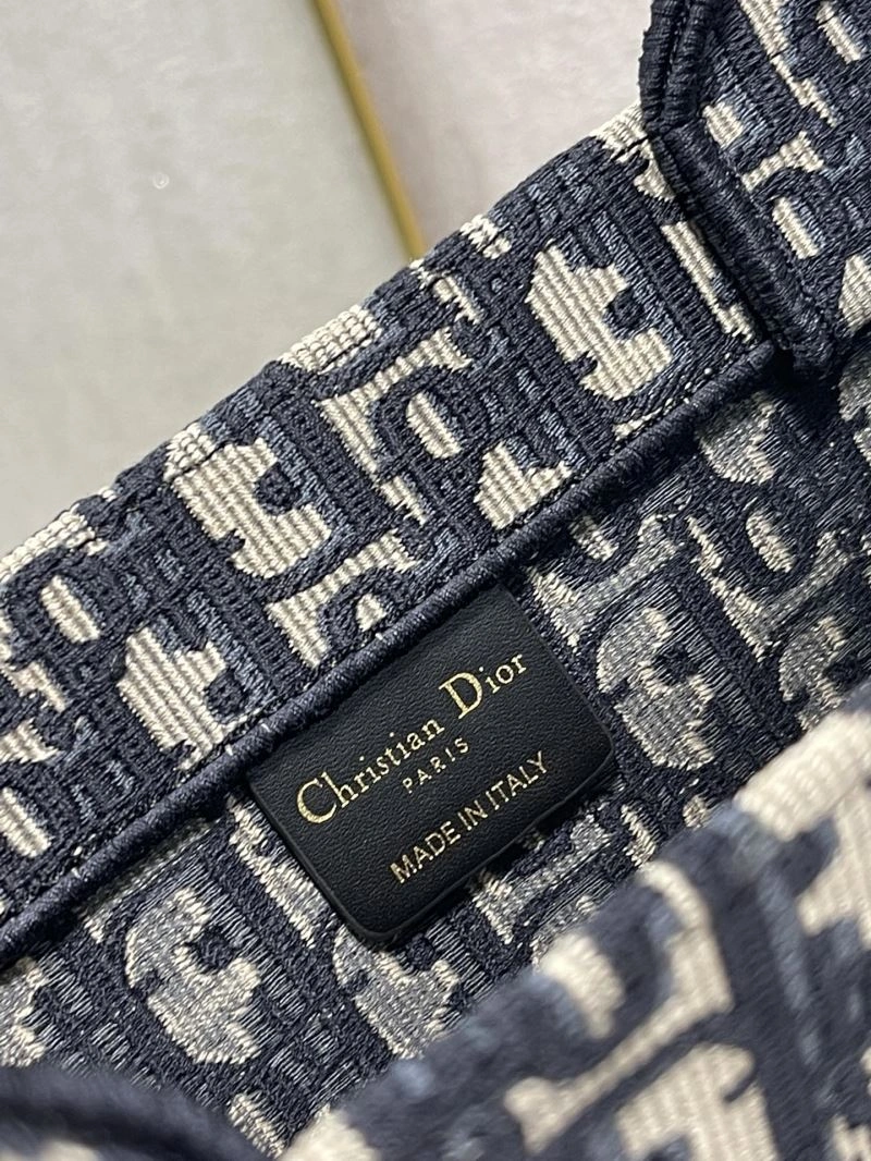 Elegant Christian Dior Shopping Bags 76200