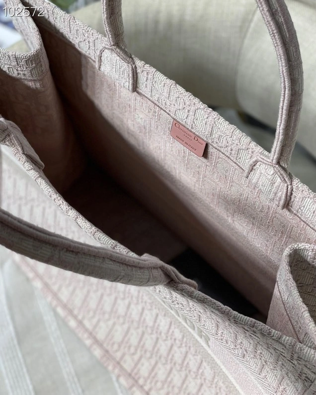 ModernLook Christian Dior Shopping Bags 76218