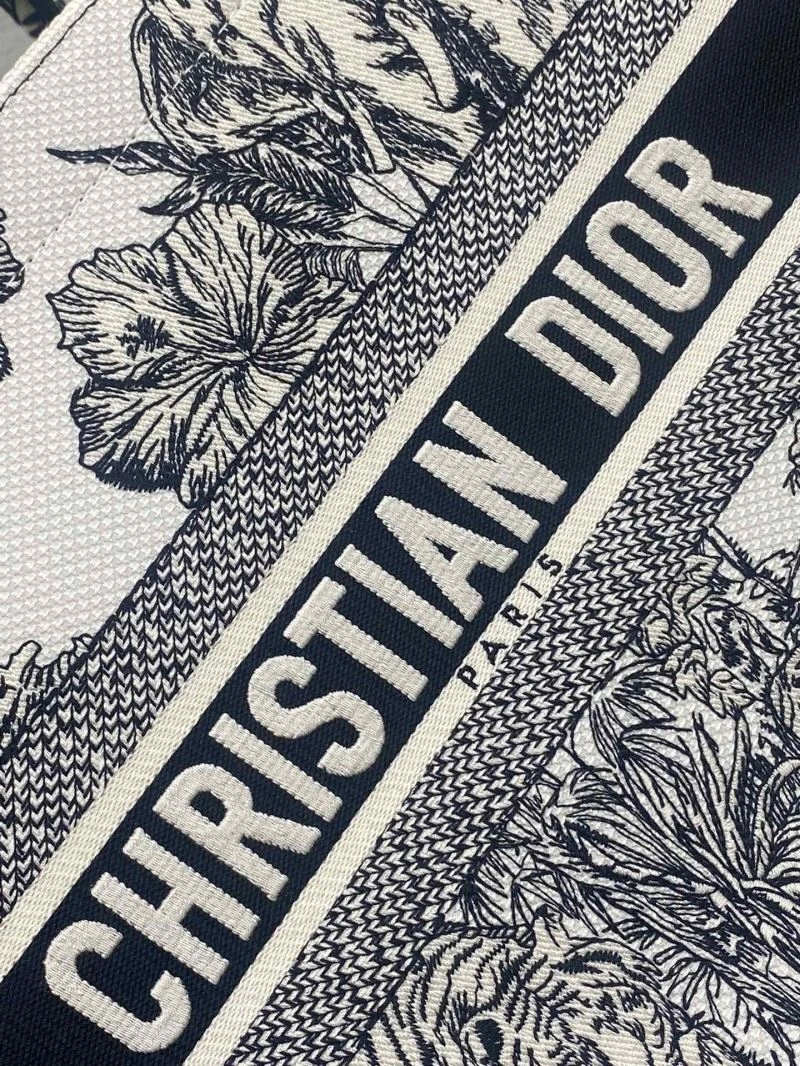 Effortless Christian Dior Shopping Bags 75644