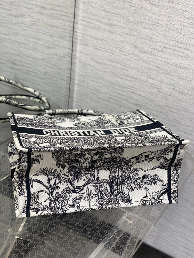 Effortless Christian Dior Shopping Bags 75644