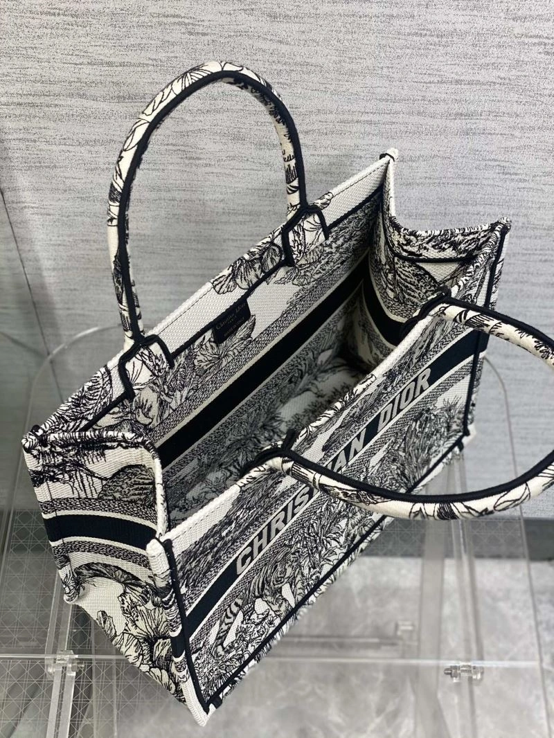 Effortless Christian Dior Shopping Bags 75644