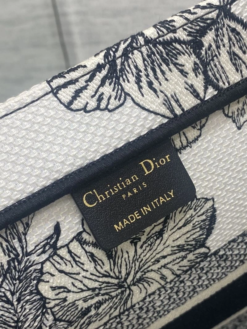 Effortless Christian Dior Shopping Bags 75644