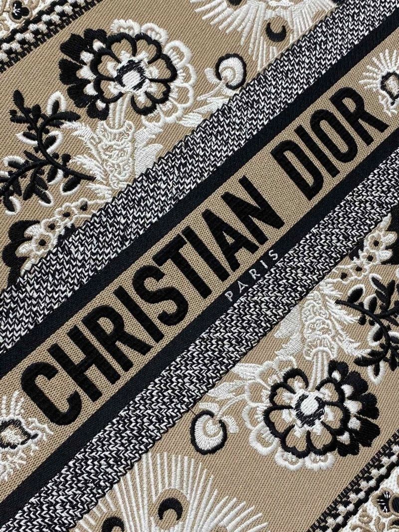 Effortless Christian Dior Shopping Bags 75577